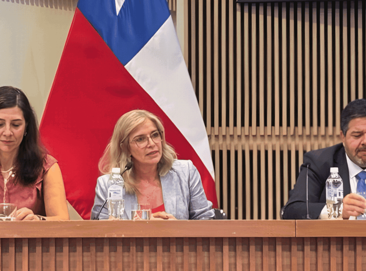 María Teresa González en entrega del Reporte de indicadores de género